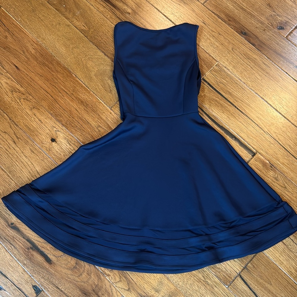 Dress - Picture 4 of 5